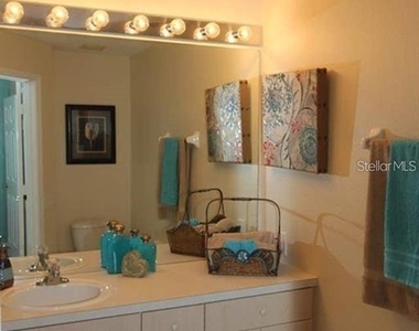 2411 Silver Palm Drive - Photo Thumbnail 5