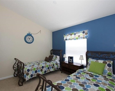 2411 Silver Palm Drive - Photo Thumbnail 8