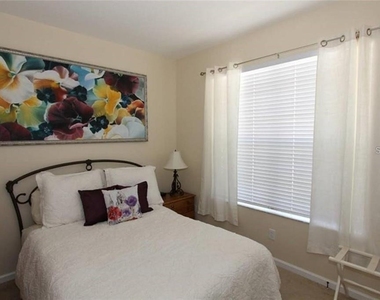 2411 Silver Palm Drive - Photo Thumbnail 6