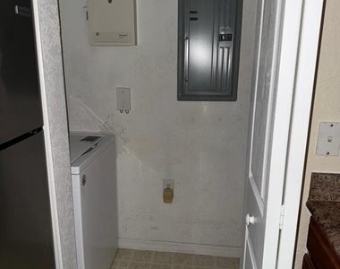 6141 Metrowest Boulevard - Photo Thumbnail 4
