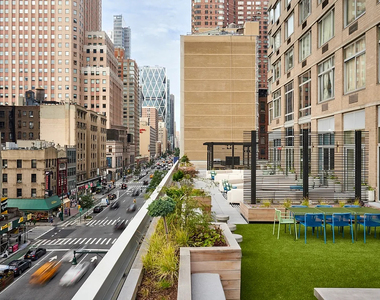 8th Ave & 47th St - Photo Thumbnail 7