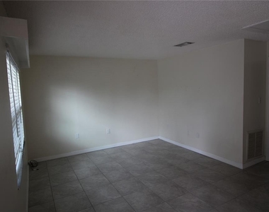 920 Columbia Avenue - Photo Thumbnail 8