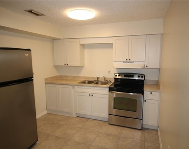 920 Columbia Avenue - Photo Thumbnail 5