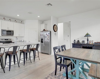 4704 Homestead Trail - Photo Thumbnail 3