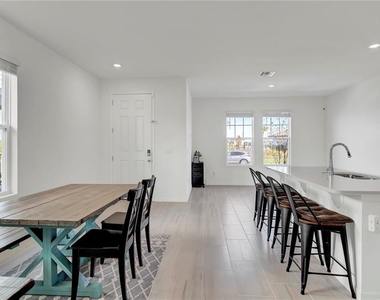 4704 Homestead Trail - Photo Thumbnail 4