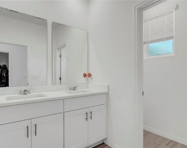 4704 Homestead Trail - Photo Thumbnail 24