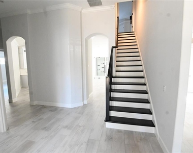 6119 Foxfield Court - Photo Thumbnail 9