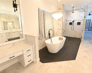 6119 Foxfield Court - Photo Thumbnail 5
