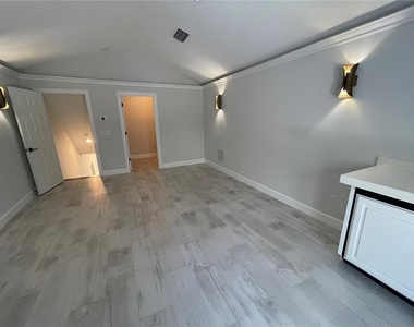 6119 Foxfield Court - Photo Thumbnail 10