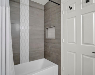 4009 Venetian Bay Drive - Photo Thumbnail 14