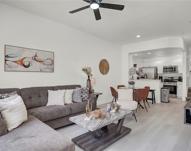 4009 Venetian Bay Drive - Photo Thumbnail 5