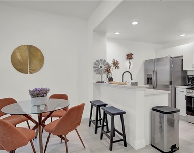 4009 Venetian Bay Drive - Photo Thumbnail 3
