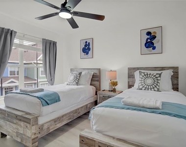 4009 Venetian Bay Drive - Photo Thumbnail 9