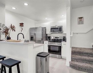 4009 Venetian Bay Drive - Photo Thumbnail 8