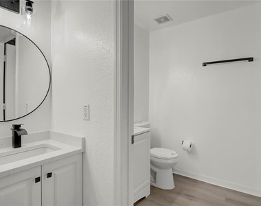 4009 Venetian Bay Drive - Photo Thumbnail 12