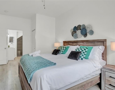 4009 Venetian Bay Drive - Photo Thumbnail 6