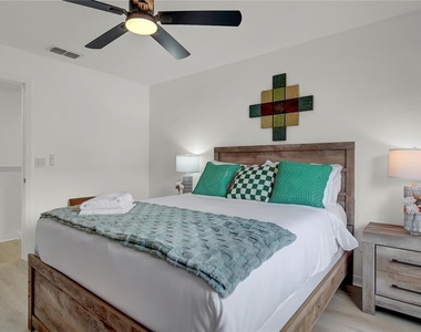 4009 Venetian Bay Drive - Photo Thumbnail 11