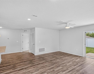 842 Gila Way - Photo Thumbnail 9