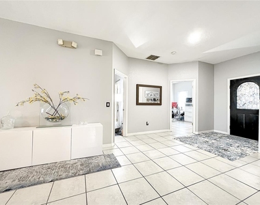 501 Summer Place Loop - Photo Thumbnail 9