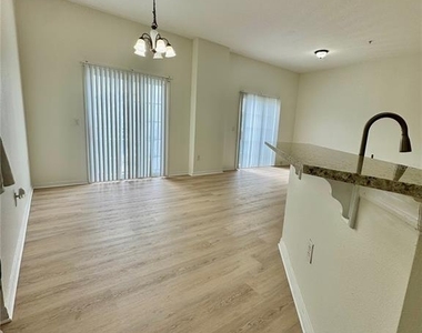 6404 S Goldenrod Road - Photo Thumbnail 5