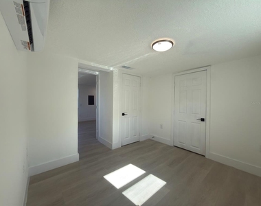401 E Columbus Drive - Photo Thumbnail 10