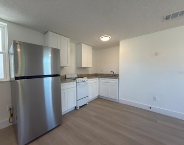 401 E Columbus Drive - Photo Thumbnail 4