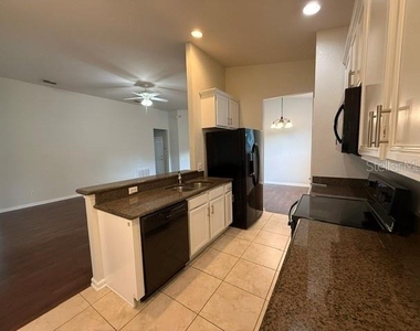 7622 Colbury Avenue - Photo Thumbnail 9
