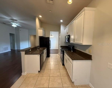 7622 Colbury Avenue - Photo Thumbnail 10