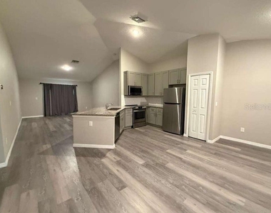 1745 N Lakewood Avenue - Photo Thumbnail 8