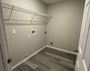 1745 N Lakewood Avenue - Photo Thumbnail 10