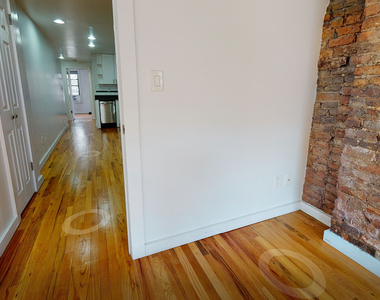 East 7th Street - Photo Thumbnail 5