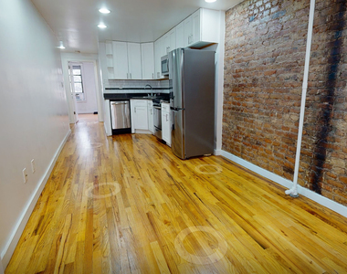 East 7th Street - Photo Thumbnail 3