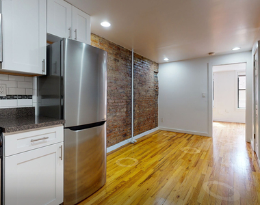 East 7th Street - Photo Thumbnail 1
