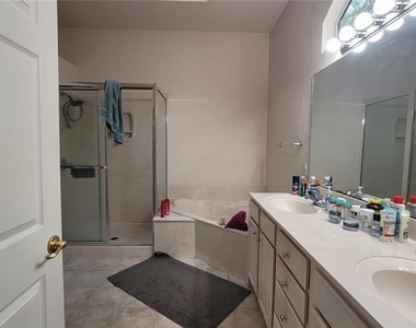 3003 Sw 98th Drive - Photo Thumbnail 10
