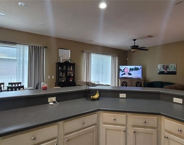 3003 Sw 98th Drive - Photo Thumbnail 6