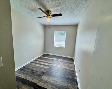 1001 Crawford Street - Photo Thumbnail 6