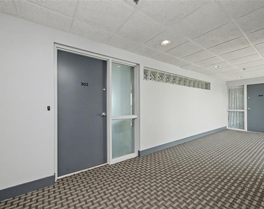 5408 Eagles Point Circle - Photo Thumbnail 4