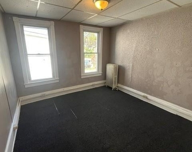 223 W Rowe Street - Photo Thumbnail 2