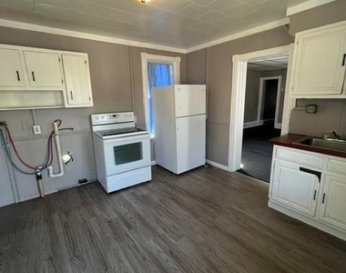 223 W Rowe Street - Photo Thumbnail 5