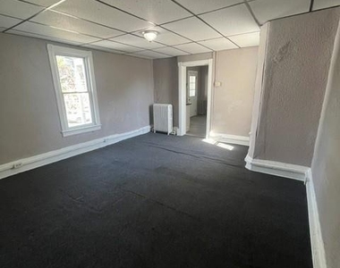 223 W Rowe Street - Photo Thumbnail 3