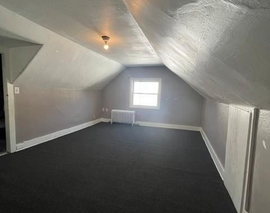 223 W Rowe Street - Photo Thumbnail 9