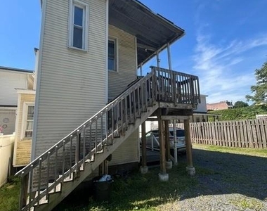 223 W Rowe Street - Photo Thumbnail 10