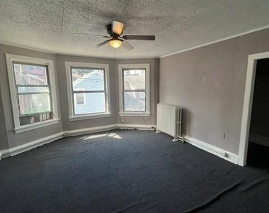 223 W Rowe Street - Photo Thumbnail 7
