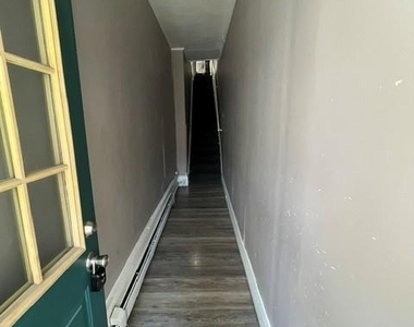 223 W Rowe Street - Photo Thumbnail 1