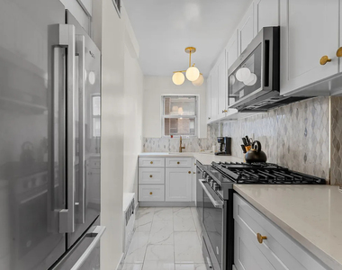 446 East 86th Street - Photo Thumbnail 4