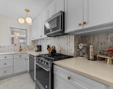 446 East 86th Street - Photo Thumbnail 3