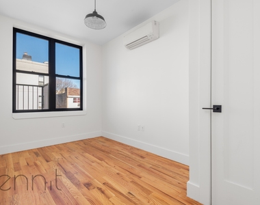 702 Evergreen Avenue - Photo Thumbnail 6