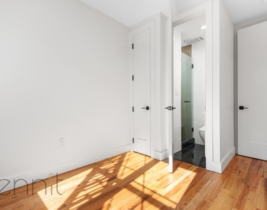 702 Evergreen Avenue - Photo Thumbnail 4