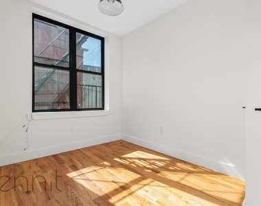 702 Evergreen Avenue - Photo Thumbnail 3