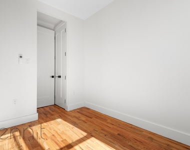 702 Evergreen Avenue - Photo Thumbnail 9